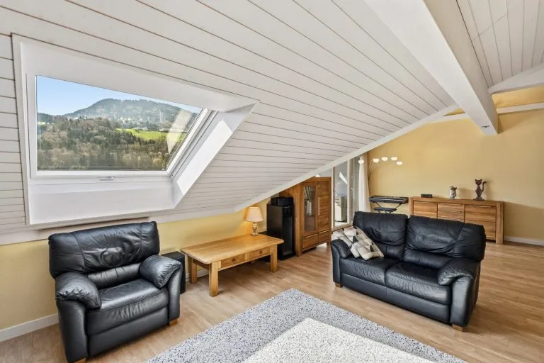 Immobilienangebot - Pfäffikon SZ - Alle - Ganz oben, on top, z‘oberscht obe !!! 
(Baurecht/Leasehold)