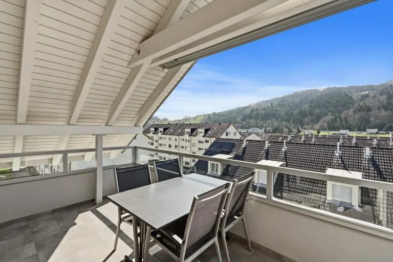 Immobilienangebot - Pfäffikon SZ - Alle - Ganz oben, on top, z‘oberscht obe !!! 
(Baurecht/Leasehold)