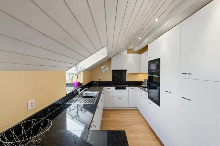 Immobilienangebot - Pfäffikon SZ - Alle - Ganz oben, on top, z‘oberscht obe !!! 
(Baurecht/Leasehold)