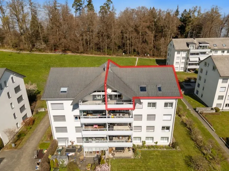 Immobilienangebot - Pfäffikon SZ - Alle - Ganz oben, on top, z‘oberscht obe !!! 
(Baurecht/Leasehold)